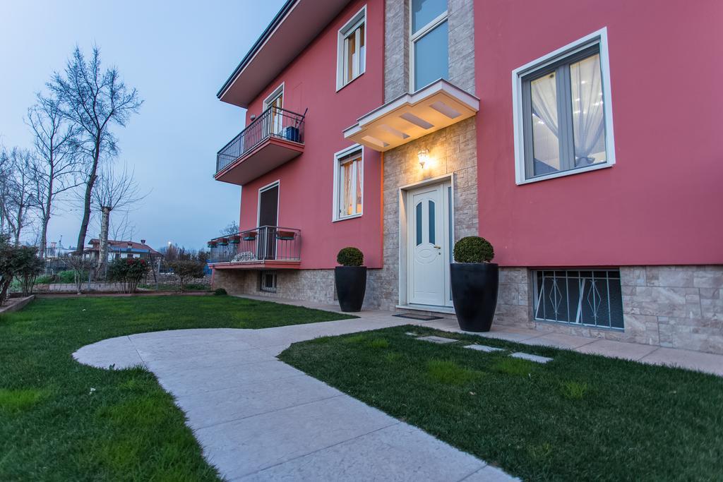 Lm House Daire Lonato Dış mekan fotoğraf